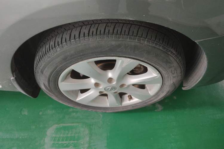 Used Nissan Tiida 2011 1.6L CVT Comfort Model Right Front Wheel Hub