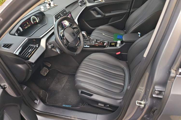 Used Peugeot 408 2022 1.6T Light-Chasing Edition
