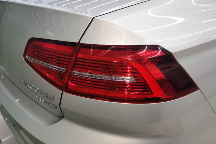 Used Volkswagen Magotan 2019 330TSI DSG Luxury Model China V Standard Right Rear Taillight