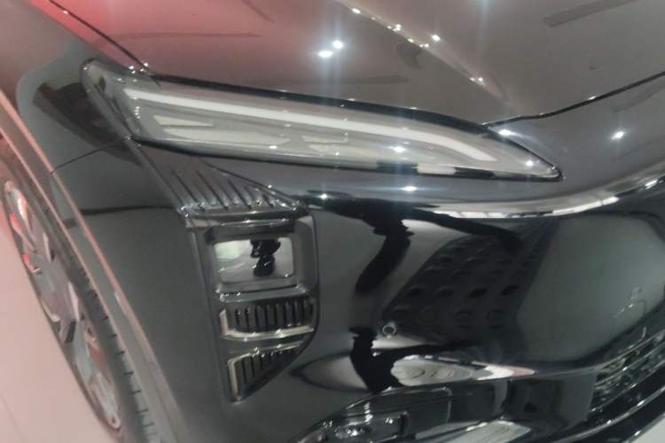 Used Hongqi Tiangong 08 2025 680 Ultra Four-Wheel-Drive Version Right Front Headlight