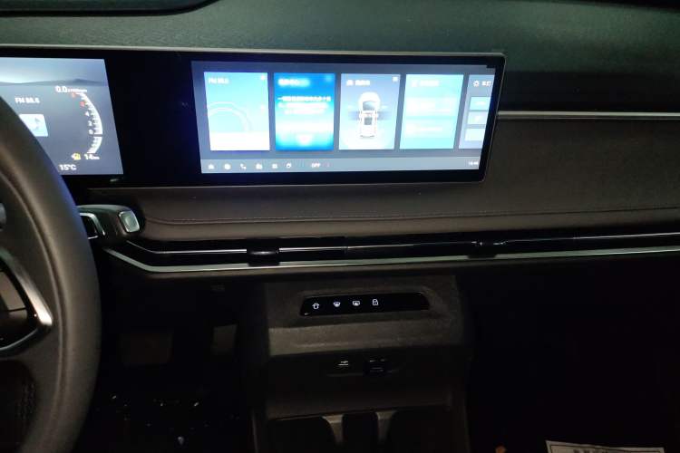 Used SAIC MAXUS Dajia 7 2024 Revised Version Super Hybrid Long-Range Edition Enjoyment Version Audio And AC Panel