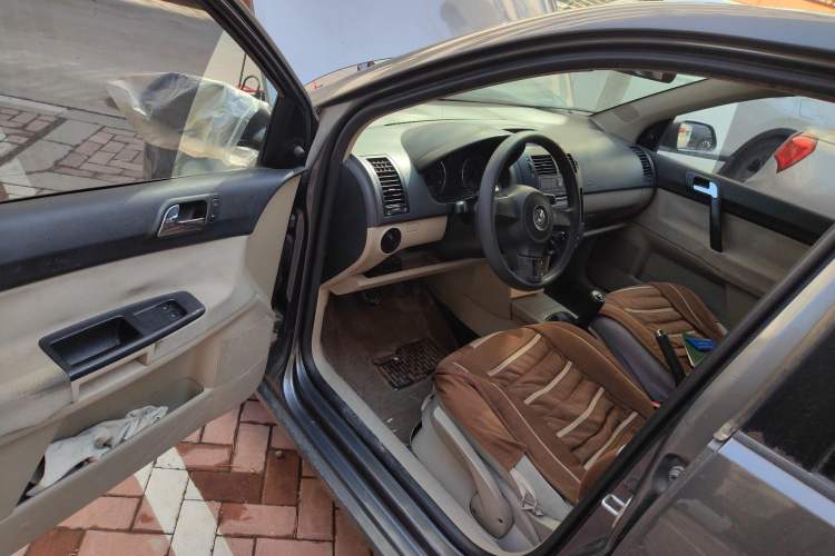 Used Volkswagen Polo 2011 Jingqu 1.4L Manual Sile Edition Driver Seat