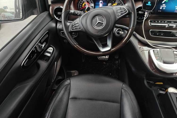 Used Mercedes-Benz V-Class 2021 V 260 Avantgarde Edition