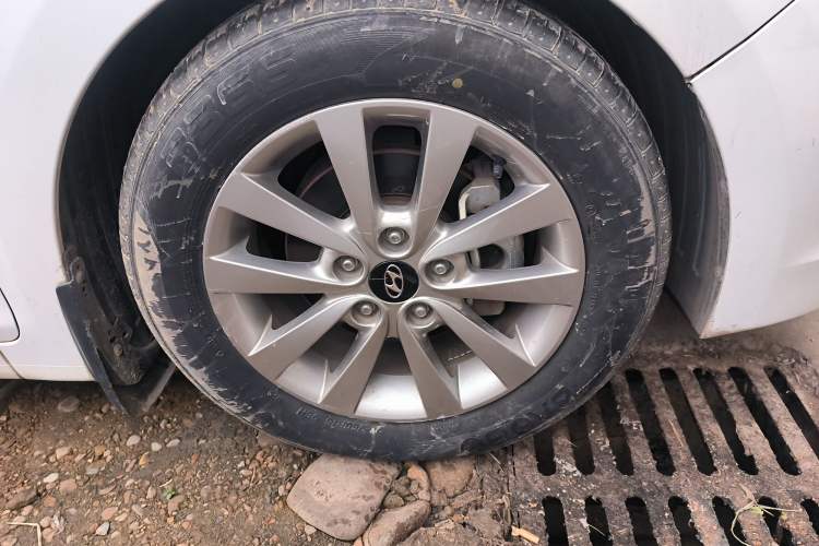 Used Hyundai Mistra 2014 1.8L Automatic Smart GLS Right Front Wheel Hub