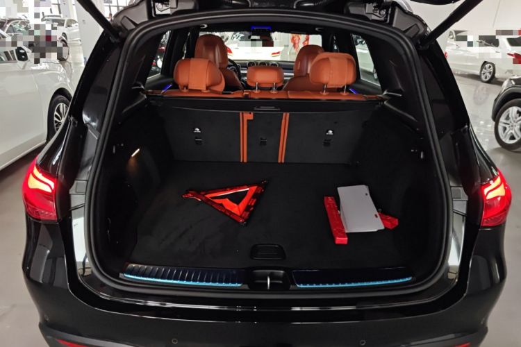 Used Mercedes-Benz GLC 2023 Facelift GLC 260 L 4MATIC Dynamic Version 5 Seats Trunk