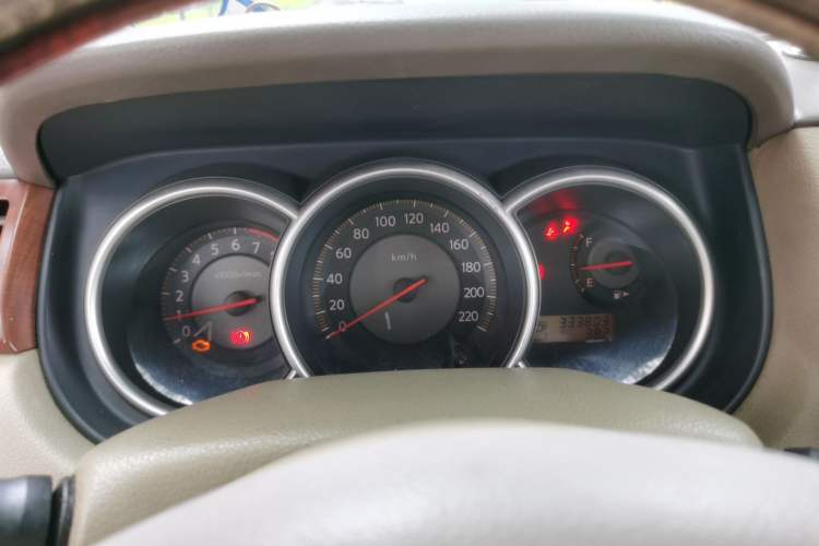 Used Nissan Tiida Sedan 2006 1.6JE AT Instrument Cluster