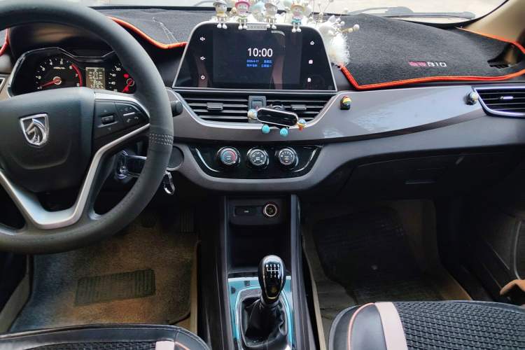 Used Baojun 310W 2017 1.5L Manual Fashion Model China V Audio And AC Panel