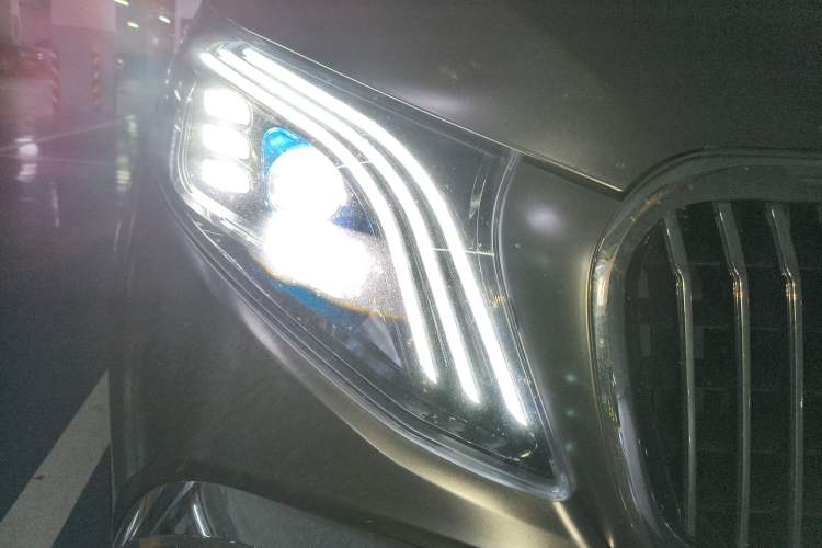 Used Mercedes-Benz Vito 2023 2.0T Elite Version 7 Seats
