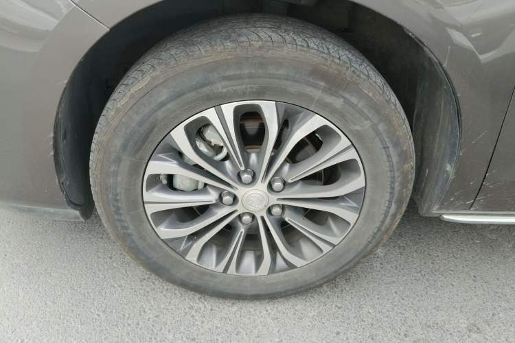 Used Buick GL8 2023 Land Executive Class Smart Enjoyment Model Left Front Wheel Hub