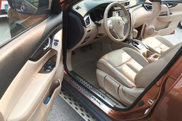 Used Nissan X-Trail 2014 2.0L CVT Comfort Edition 2WD Driver Seat