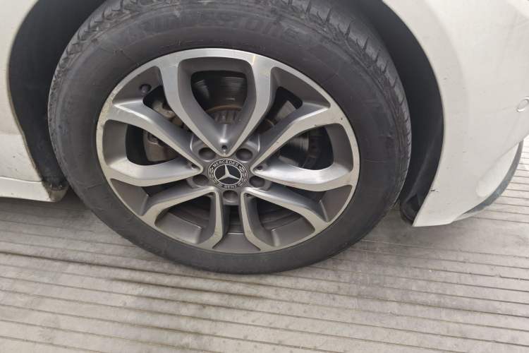 Used Mercedes-Benz C-Class 2017 Restyled C 180 L Fashion Edition Sport Version Right Front Wheel Hub