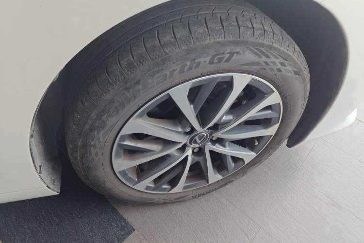 Used Lexus ES 2023 200 Excellence Edition Right Rear Wheel Hub