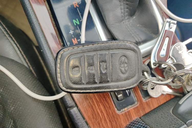 Used Toyota Highlander 2015 2.0T Four-Wheel Drive Luxury Edition 7-Seater Vehicle Key