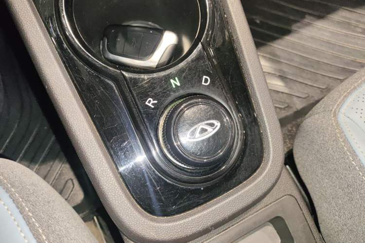 Used Chery Little Ant 2022 Revised Version Sweet Pink Edition Half-Sugar Version Lithium Iron Phosphate 30.7 kWh 30 kW 301 km