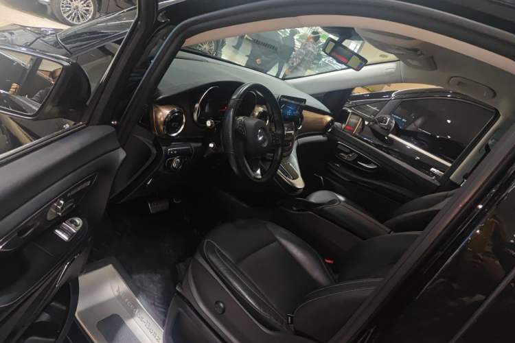 Used Mercedes-Benz V-Class 2021 V 260 L Long-wheelbase Luxury Edition