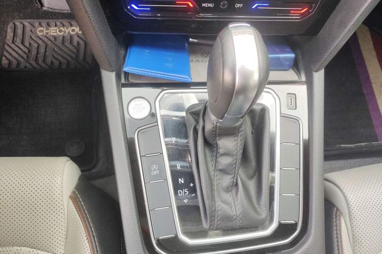 Used Volkswagen Magotan 2023 2 Million Units Commemorative Edition 330TSI DSG Luxury Version Gear Lever