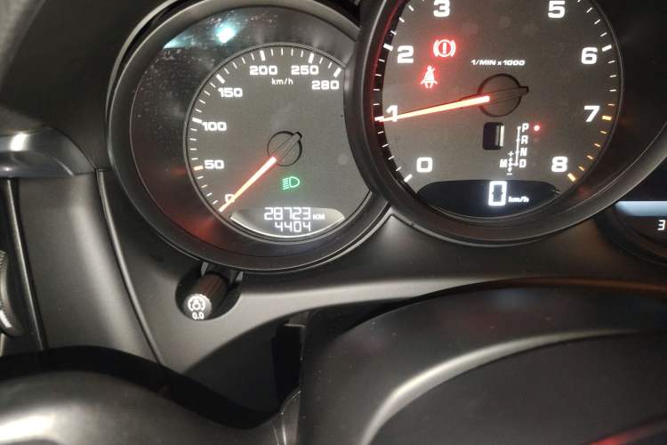 Used Porsche Macan 2020 Macan 2.0T Odometer Close Up