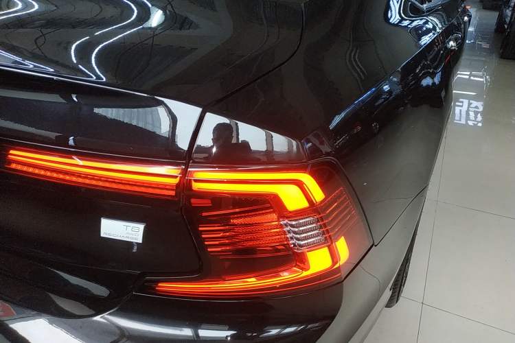 Used Volvo S90 New Energy 2021 T8 eDrive Hybrid Zhiyi Luxury Edition Right Rear Taillight