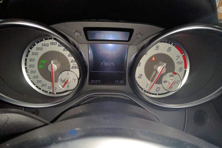 Used Mercedes-Benz SLK-Class 2011 SLK 200 Fashion Model
