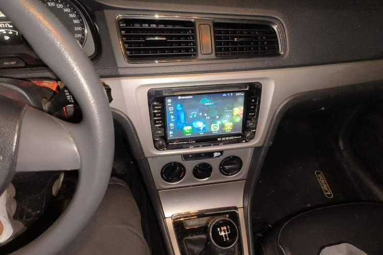 Used Volkswagen Lavida 2013 Restyled Classic 1.6L Manual Comfort Edition
