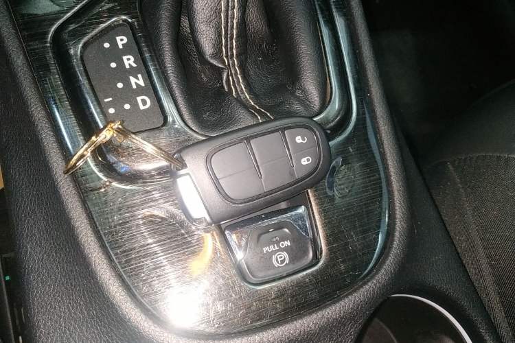 Used Jeep Cherokee 2016 2.4L Leading Smart Version
