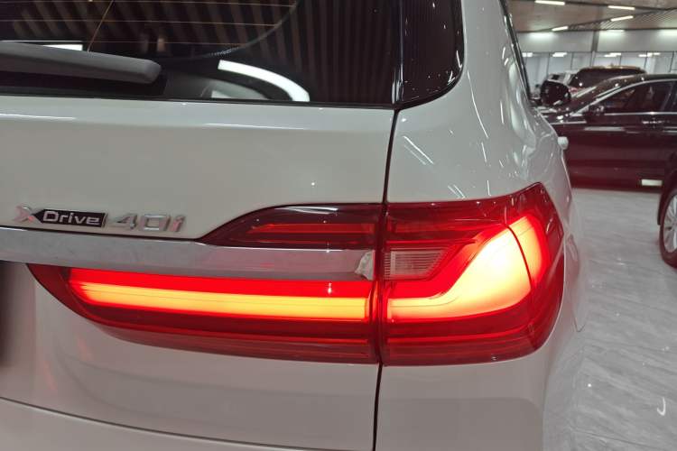 Used BMW X7 2019 xDrive40i Luxury Package with Leading Features
