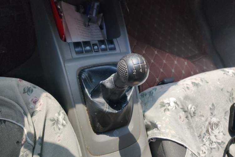 Used Chevrolet Sail 2010 Sedan 1.4L Manual Enjoyment Edition Gear Lever