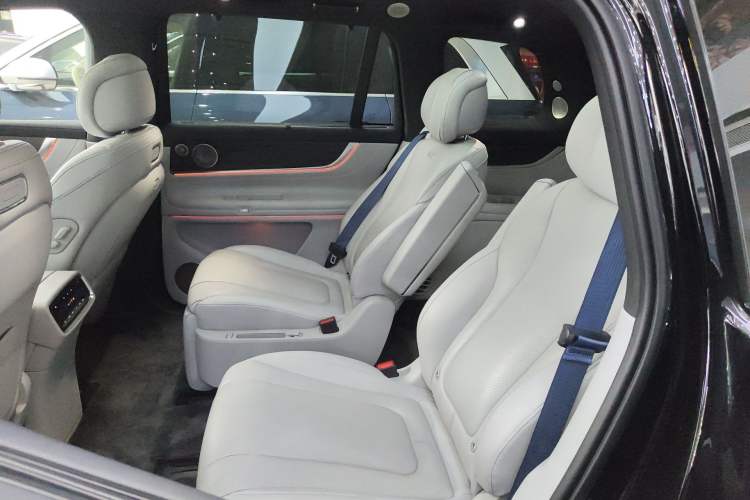 Used Hima AITO M9 2024 Range-Extended Ultra Version 42 kWh 6-Seater Model Left Rear Seat