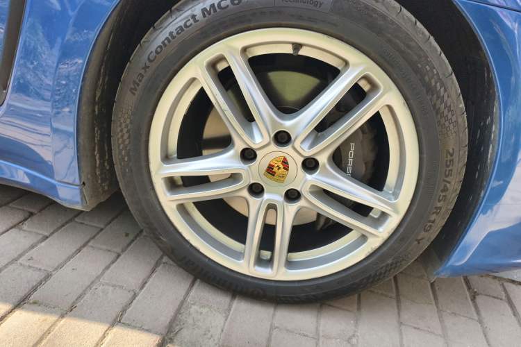 Used Porsche Panamera 2016 Panamera Edition 3.0T Right Front Wheel Hub