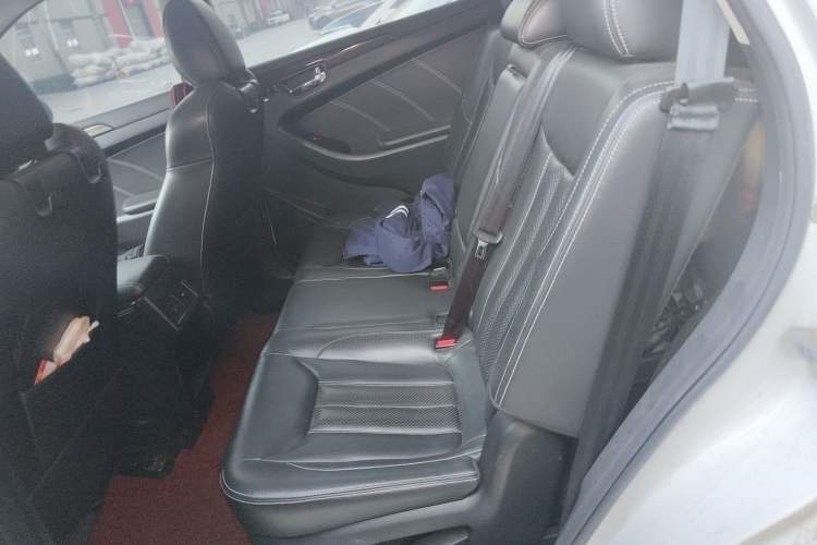 Used Dongfeng Fengon 580 2017 1.5T CVT Smart Style Model Left Rear Seat