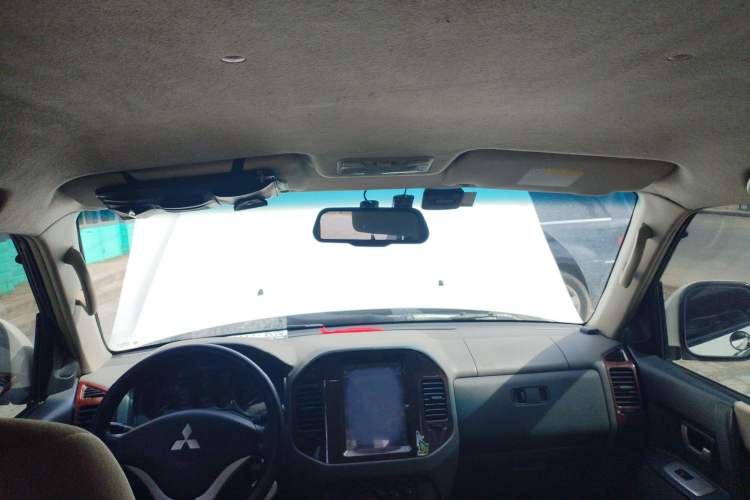 Used Mitsubishi Pajero 2011 V73 3.0L AT GLX
