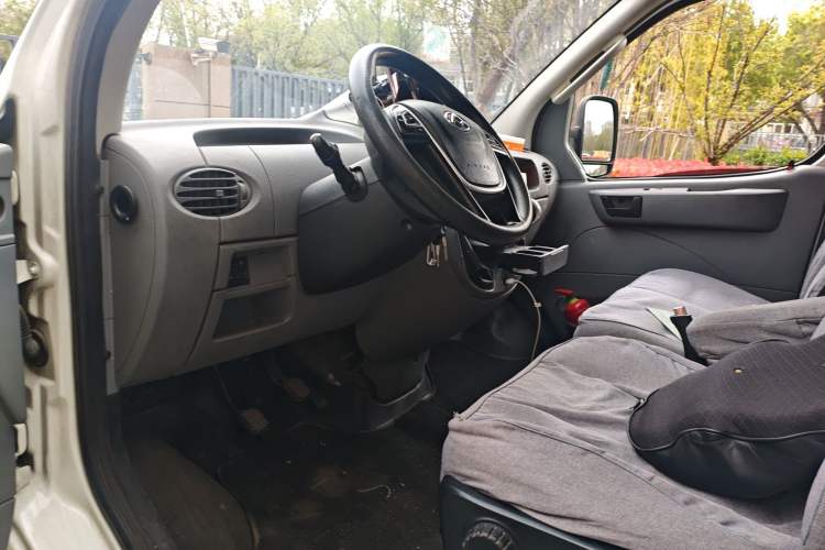 Used SAIC MAXUS Xintu V80 2019 2.5T Classic Model 6-Speed Manual – Aoyuntong Modified Version with Long Wheelbase High Roof and 7 Seating Capacity
