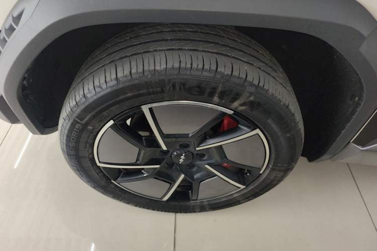 Used Formula Leopard Titanium 3 2025 501KM All-Wheel Drive Intelligent Driving Ultra Version
