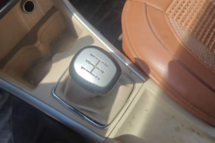 Used BAIC E Series 2012 Hatchback 1.5L Manual Leshang Version Gear Lever