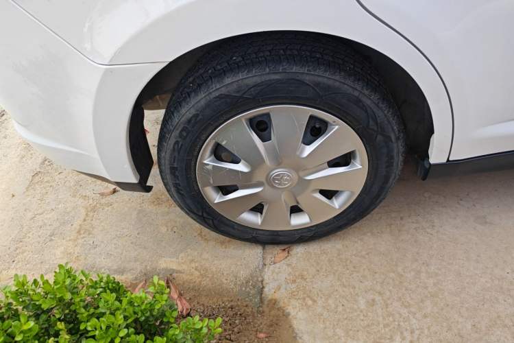 Used Venucia R50 2015 1.6L Manual Fashion Edition Exterior 5