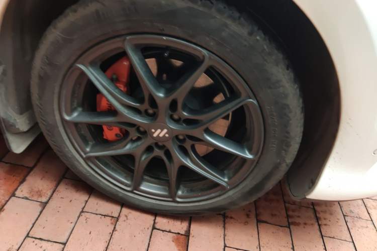 Used IM LS6 2023 Max Standard Edition Right Front Wheel Hub