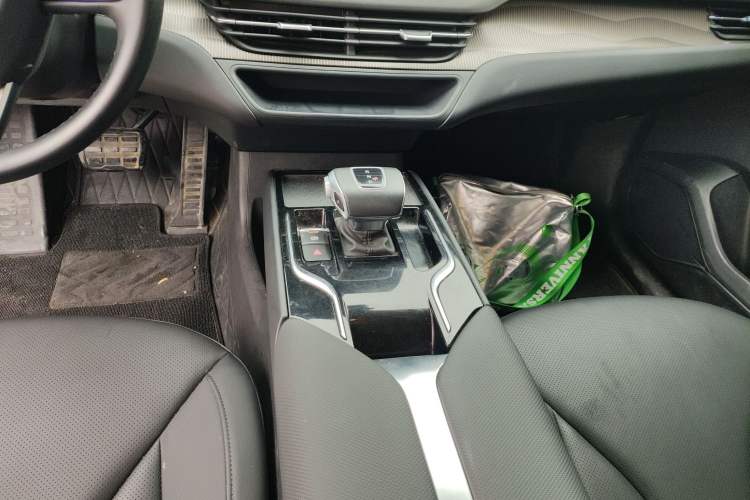 Used Hongqi E-QM5 2022 431 km Charge & Enjoy Edition
