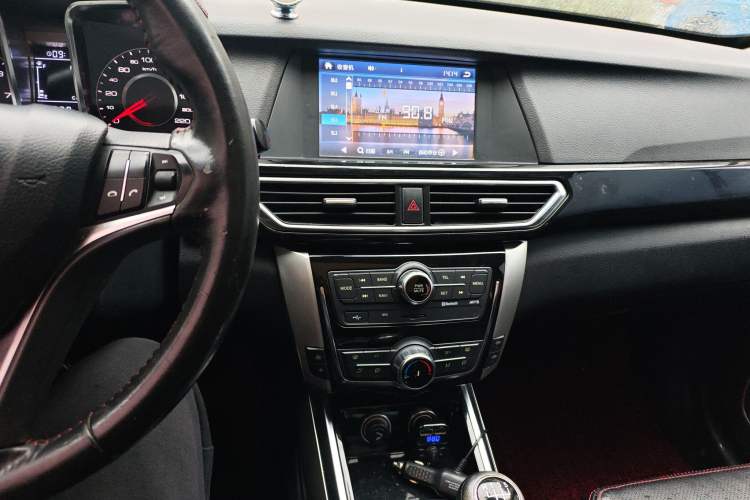 Used Zotye Domy X5 2015 1.5T Manual Luxury Version China IV Standard Audio And AC Panel