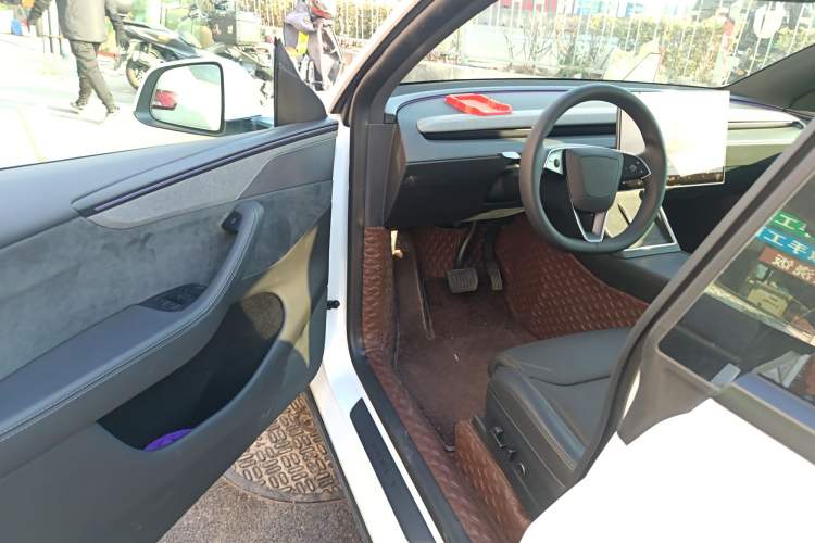 Used Tesla Model Y L 2025 Model Long-Range All-Wheel-Drive Version
