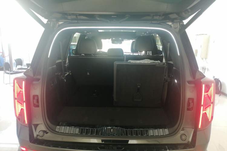 Used GAC Trumpchi GS8 2024 Linghang Series 2.0 TGDI Two-Wheel Drive Luxury Smart Connectivity Version
