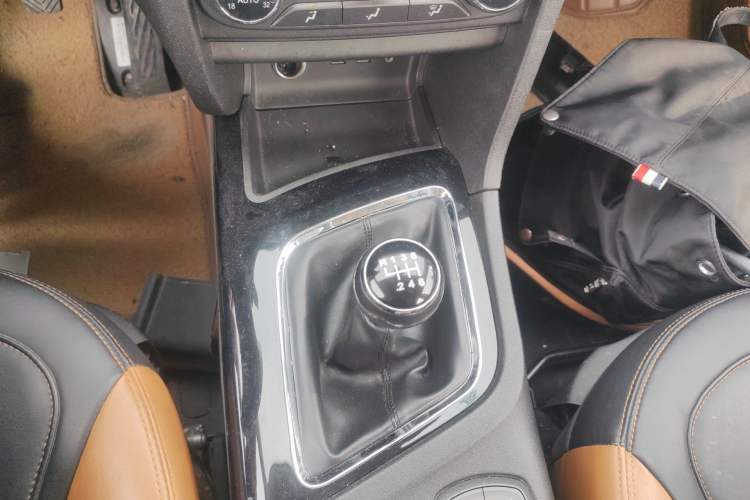 Used Soueast DX7 2015 1.5T Manual Luxury Model