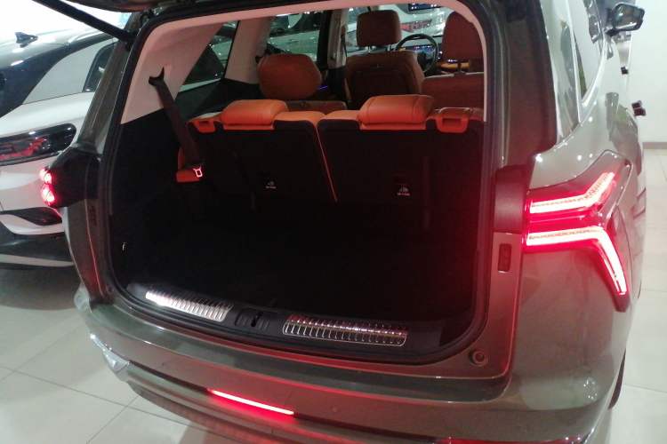 Used Wey Lanshan 2025 Four-Wheel Drive Ultra Trunk