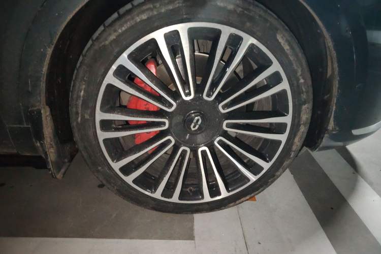 Used Hima AITO M9 2024 Range-Extended Ultra Version 42 kWh 6-Seater Model Right Front Wheel Hub