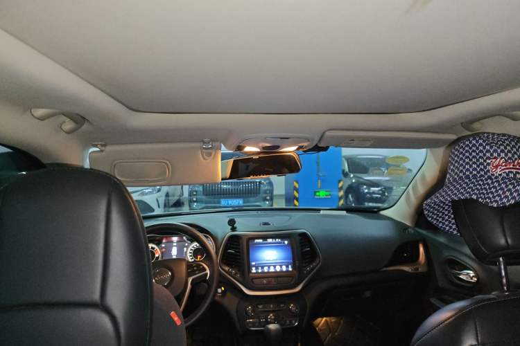 Used Jeep Cherokee 2016 2.0L Superior Edition