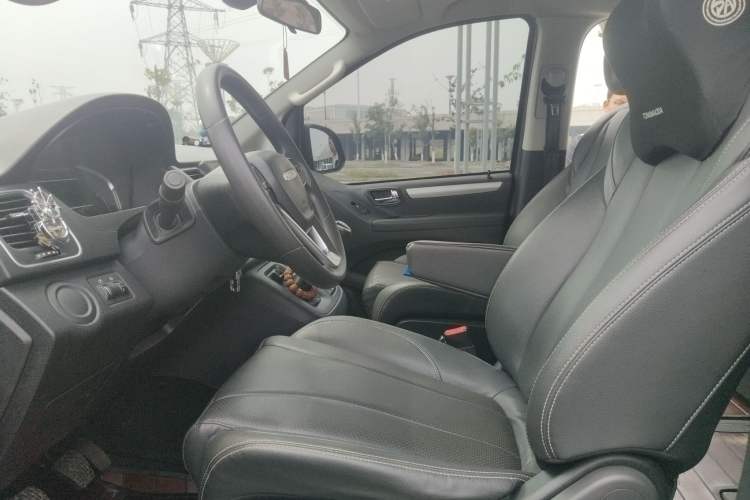 Used SAIC MAXUS G10 2023 2.0T Manual Multi-Function Version Diesel 7 Seats
