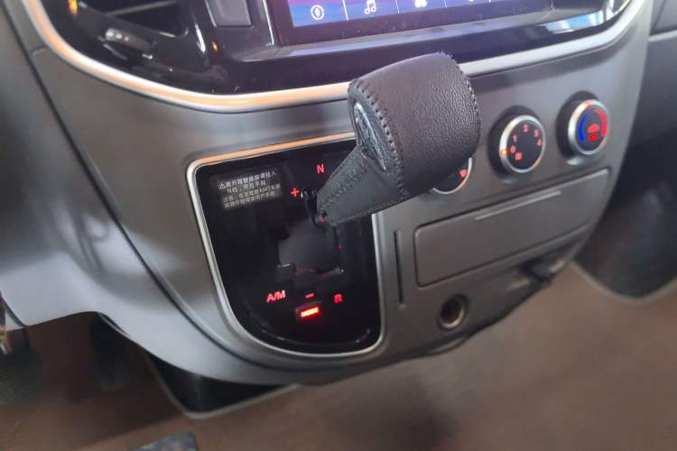 Used SAIC MAXUS Xintu V80 2021 2.0T PLUS AMT City Edition Short Wheelbase Ultra-Low Roof 5/6-Seater
