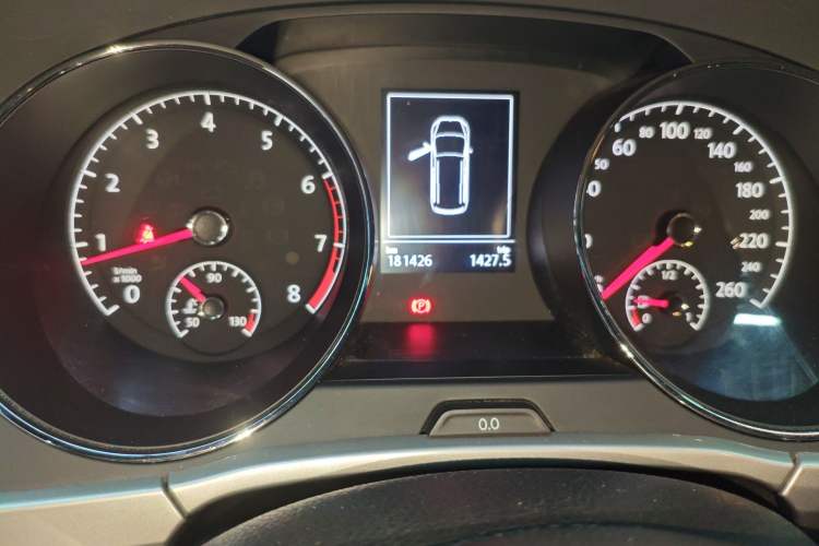 Used Volkswagen Touran 2016 Volkswagen Touran L 280TSI Manual Trend Edition Odometer Close Up