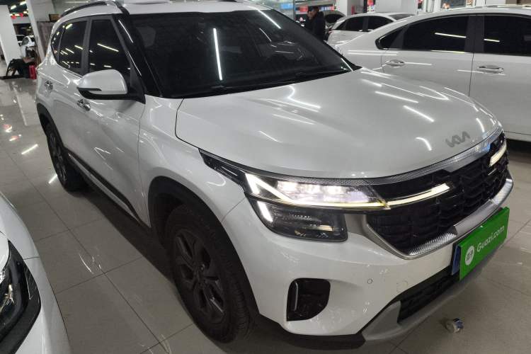 Used Kia Seltos 2023 1.5L CVT Luxury Edition Front Right 45 Deg