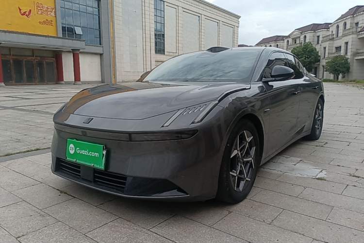 Used Lynk & Co Z10 2025 95 kWh 806 km Range Rear-Wheel Drive Advanced Driver-Assistance System Max
