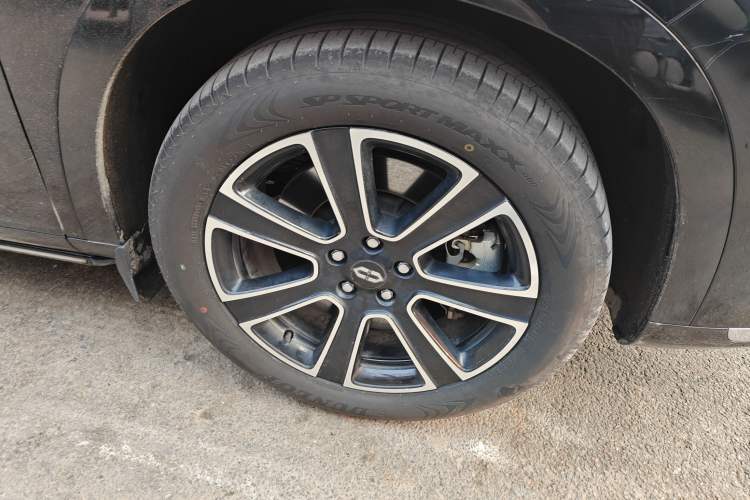 Used Hima AITO M7 2024 1.5T Intelligent Drive 4WD Ultra Version 5 Seats Right Front Wheel Hub